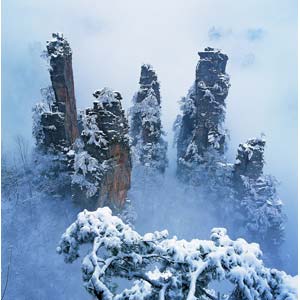 單獨(dú)成團(tuán)O線：（張家界溫泉休閑線路）張家界、天子山、寶峰湖/黃龍洞、鳳凰古城 江埡溫泉/萬(wàn)福溫泉 五日游