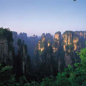 單獨(dú)成團(tuán)N線：張家界、天子山、寶峰湖、猛洞河漂流、鳳凰古城四晚五日湘西全景游